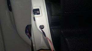 Шкода Фабия 2 замена концевика двери не загорается свет при открывании двери.