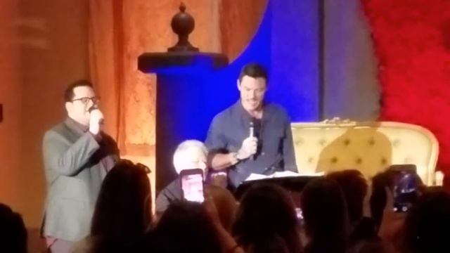 Luke Evans and Josh Gad perform "Gaston" from Beauty and the Beast accompanied by Alan Menken смотреть онлайн