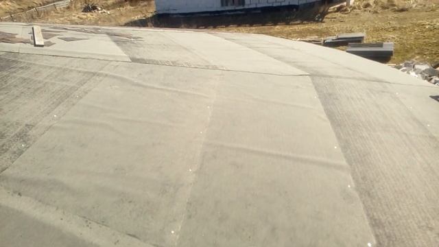 Гибкая черепица, подкладочный ковер после зимы.