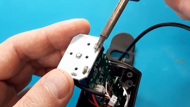 Analisi guasto e riparazione di una torcia ricaricabile litio per bicicletta (Led alta luminosità) смотреть онлайн
