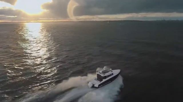 Обзор XO Explr всепогодной новинки в модельном ряду финской верфи | Yachts Expert смотреть онлайн