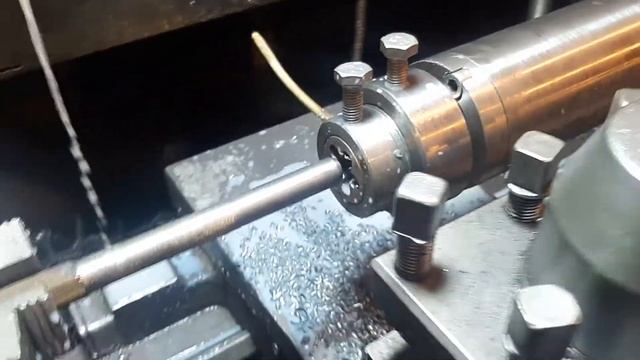 Для токарей. Приспособа для лёгкого нарезания резьб плашками и метчиками. смотреть онлайн