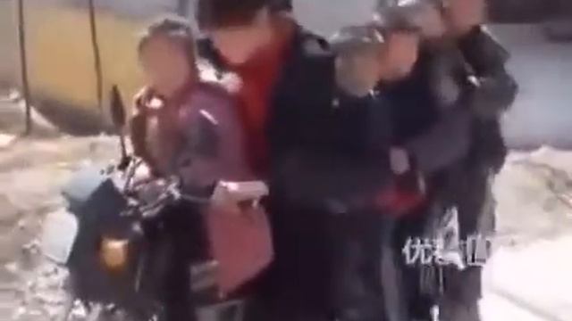 Поездка в школу на мотоцикле поржал от души смотреть онлайн