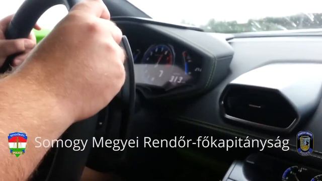 Lamborghini Huracan crash at 300 km/h смотреть онлайн
