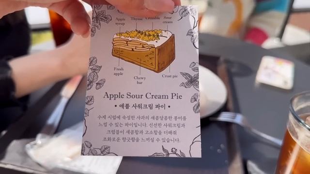 A cool girl's guide of HONGDAE | Seoul neighborhood tour ?? смотреть онлайн