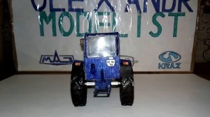 Трактор МТЗ-80 "Беларус" из бумаги и картона.