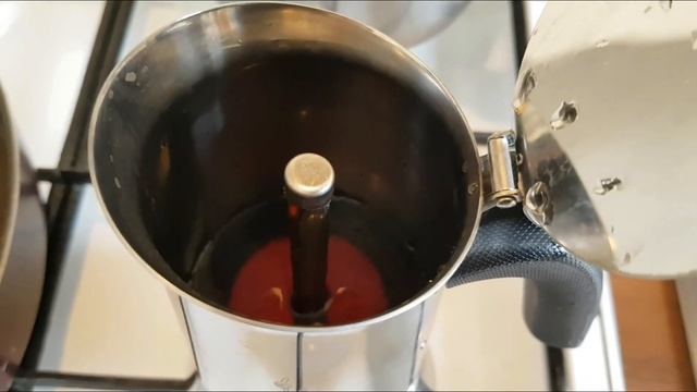 Кофе в гейзерной кофеварке? / Kawa po włosku z kawiarki? смотреть онлайн