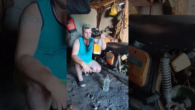 как Я разбавляю бензин с маслом для своего мотоцикла иж Юпитер 5 смотреть онлайн