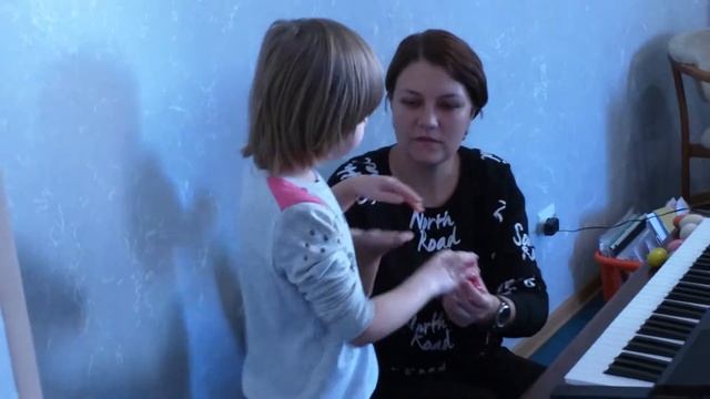 Музыкальное занятие, коррекционный класс, Варвара, октябрь 2018 смотреть онлайн