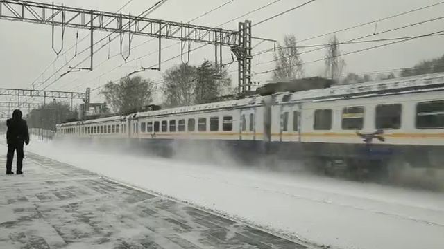 "Новогодняя сказка ?!"ЭД4М-0483 "РЭКС" сообщением Крутое - Москва(Курский вокзал) смотреть онлайн