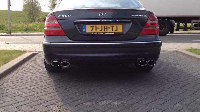 Mercedes E500 AMG W211 Rev + Acceleration Brutal V8 Sound