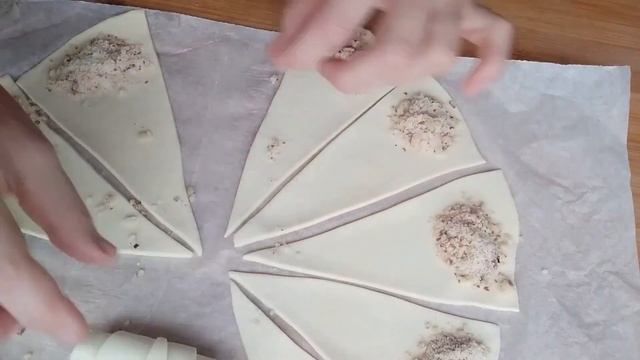 БЫСТРЫЕ РОГАЛИКИ ИЗ СЛОЕНОГО ТЕСТА смотреть онлайн