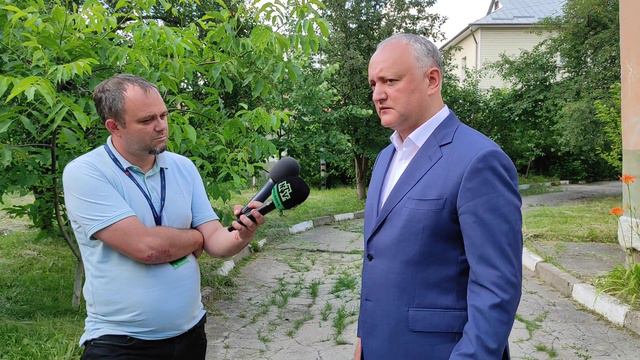 Сегодня, 28 июня, в спортивной школе по бульвару Лариса сыграл гроссмейстер Анатолий Карпов смотреть онлайн