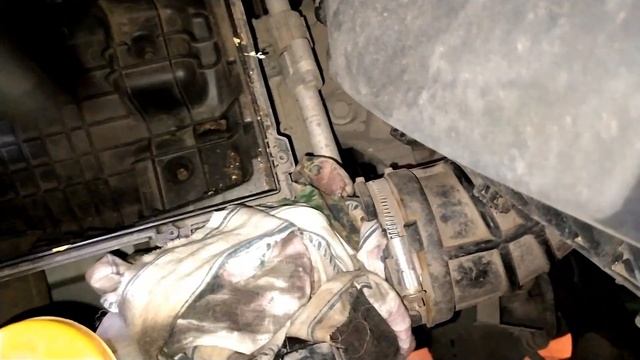 Замена воздушного фильтра на Opel Movano 2.3 CDTI (2016-2019) смотреть онлайн