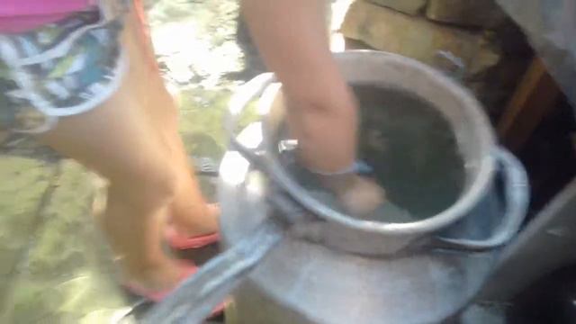 Челендж окунаем в ледяную воду руки и держим 1 менуту смотреть онлайн