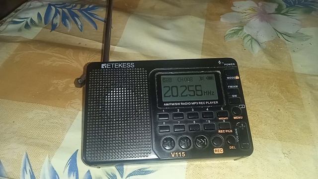 Слушаем на коротких диапазонах днём 17.000 MHz смотреть онлайн