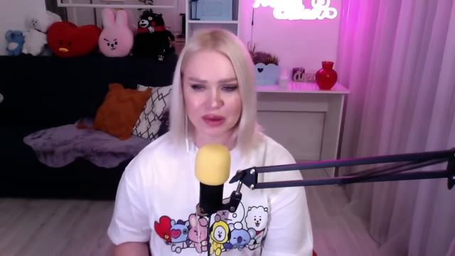 22.08.2022 | Маруся на Стриме | Читаем фф о Вигуках смотреть онлайн