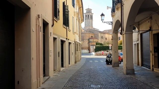 Италия Падова сегодня:случайная встреча или она специально ждёт меня под домом? смотреть онлайн