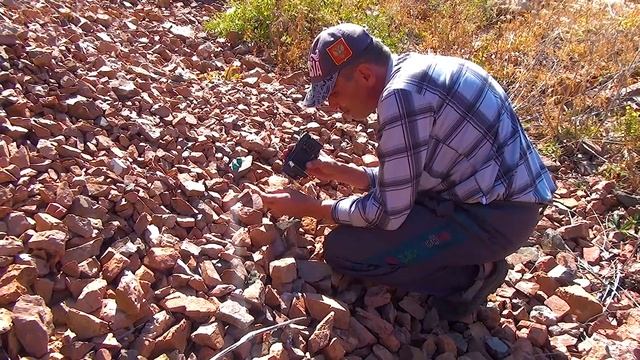 В Горной красной породе нашел камни андалузита смотреть онлайн