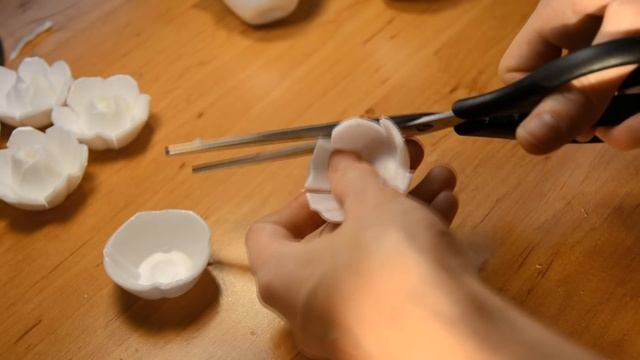 DIY Цветы для декора из подручных материалов. Отличная идея! / Flowers of egg trays смотреть онлайн