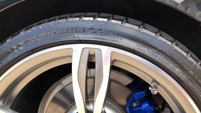 Tire Dressing with CarPro PERL смотреть онлайн