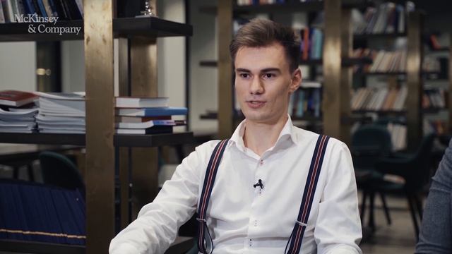 Как выглядит первый рабочий день стажёра смотреть онлайн