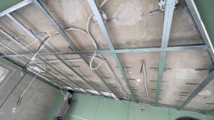 Как сделать потолок из гипсокартона с нишей под шторы в новостройке