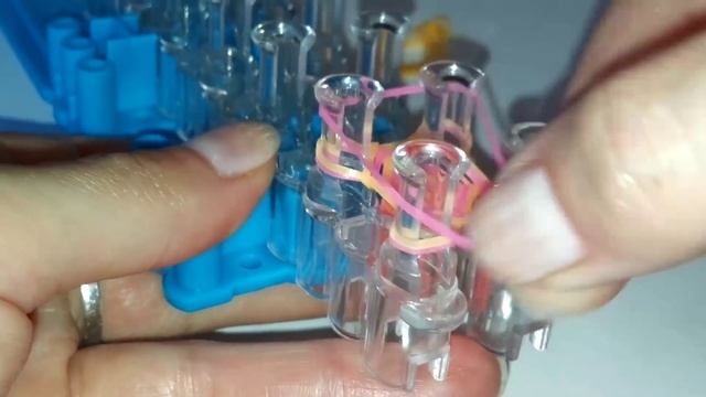 Как сплести браслет из резинок КВАДРОФИШ смотреть онлайн