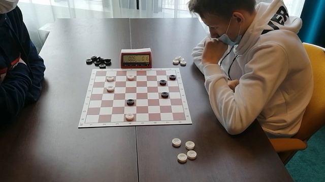 Большаков - Илясов. 0-2. Первенство России по русским шашкам до 17 лет (блиц) смотреть онлайн