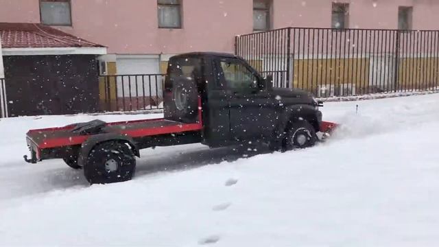 УАЗ "ТРАНСФОРМЕР" СО СЪЕМНЫМ ОТВАЛОМ, СЕДЕЛЬНО-СЦЕПНЫМ УСТРОЙСТВОМ И СЪЕМНОЙ ГРУЗОВОЙ ПЛАТФОРМОЙ. смотреть онлайн