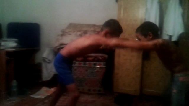 Парень 12 лет проиграл мальчики 6 лет смотреть онлайн