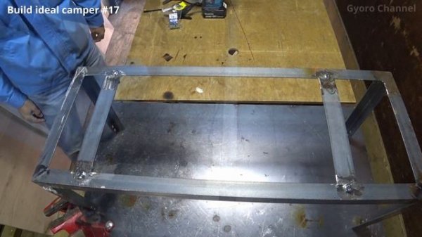 キャンピングカーDIY エアコン室外機のアングルを作る