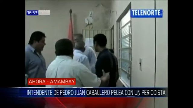 Graban a intendente de Pedro Juan Caballero agrediendo a periodista смотреть онлайн