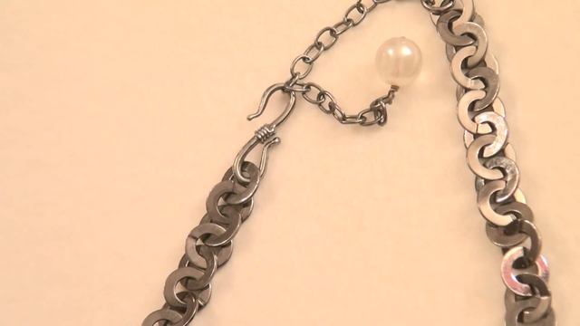 Украшения от Philippe Ferrandis - крупным планом смотреть онлайн