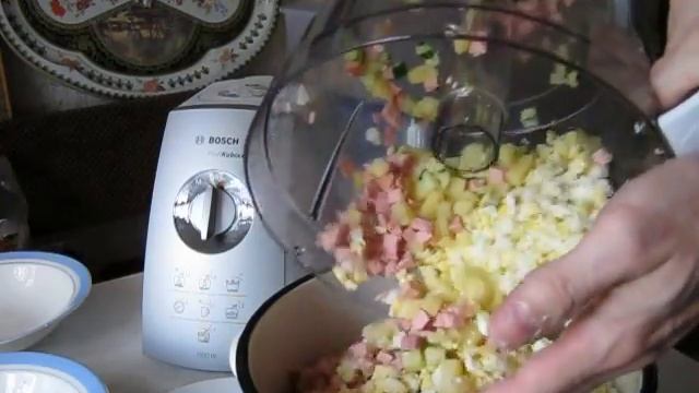 Комбайн BOSCH MCM 5529 (делаем окрошку) смотреть онлайн