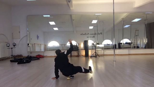 Breakdance - Lernvideo 1 vom Weltmeister "Killa Sebi" - METRONOM BERLIN TEGEL смотреть онлайн