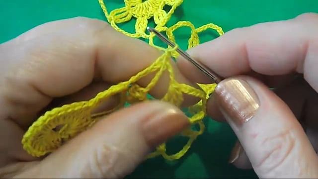 ОЧАРОВАТЕЛЬНАЯ СКАТЕРТЬ КРЮЧКОМ ИЗ МАЛЕНЬКИХ ЦВЕТОЧНЫХ МОТИВОВ смотреть онлайн