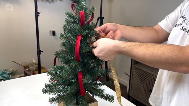 We had no idea a mini Christmas tree could look this good! смотреть онлайн