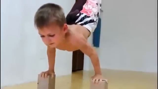 Самый сильный мальчик в мире! 5 лет смотреть онлайн