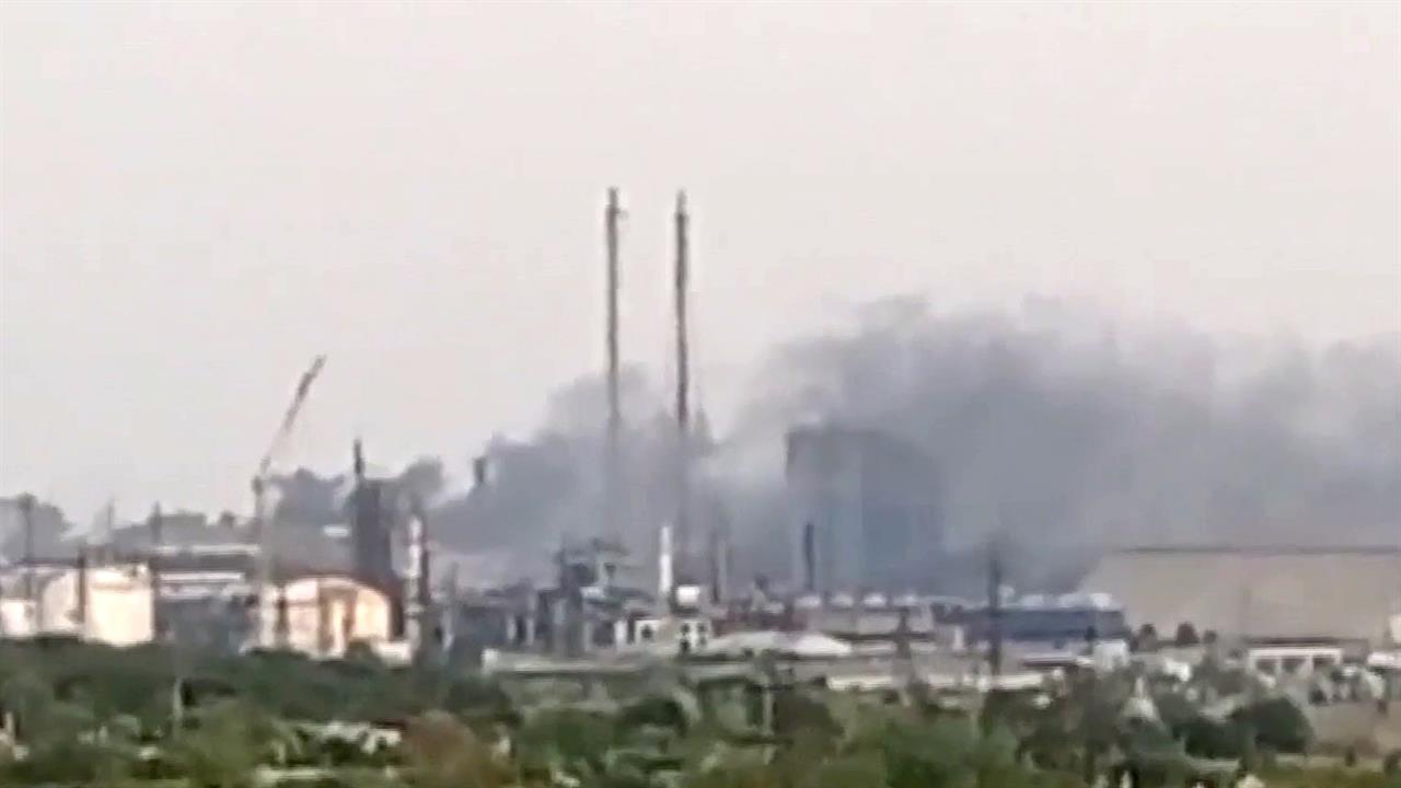 В Горловке удалось справиться с пожаром на химическом заводе 