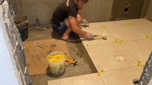 УКЛАДКА ПЛИТКИ БЕЗ ПОРОГА, ОТКУДА НАЧАТЬ РАСКЛАДКУ ПЛИТКИ В ВАННОЙ КОМНАТЕ