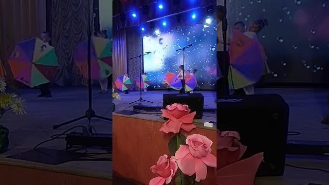 Танец с зонтиками. Малыши смотреть онлайн