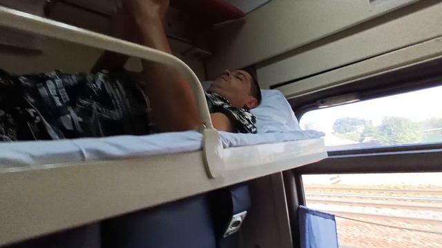 поездом к морю, отпуск начинается