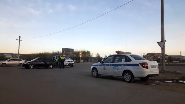 2Х ДПС Лада гранта , Уаз патриот blue red flashing ??? смотреть онлайн