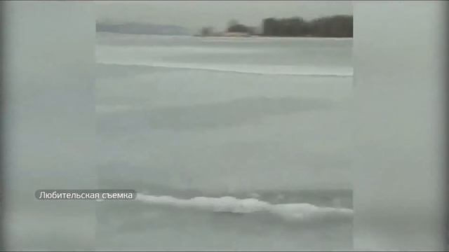 Кроссовер провалился под лед в районе станции Санаторная смотреть онлайн