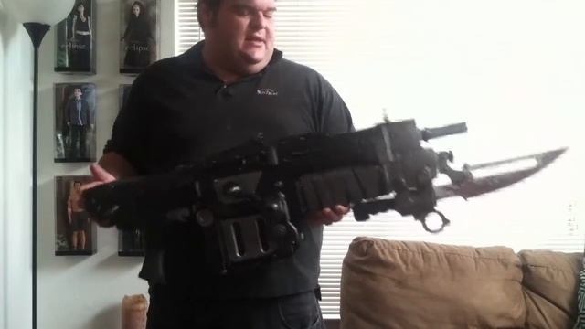 Gears of war 3 retro lancer life size replica review смотреть онлайн