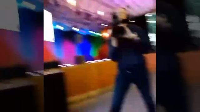 В Юрмале Галкина не любят

Как Галкин испугался то🤣🤣🤣