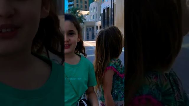 Как моют окна небоскрёбов в Дубае #shorts смотреть онлайн