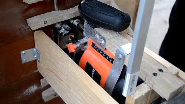 Фрезерный стол, часть 3 ( крепление фрезерной машинки) смотреть онлайн