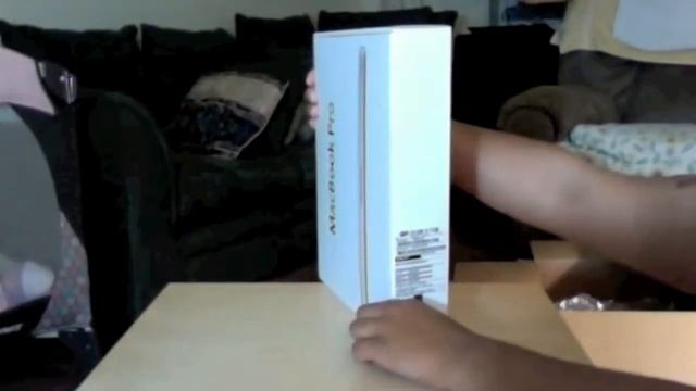 2011 13'' MacBook Pro Unboxing смотреть онлайн